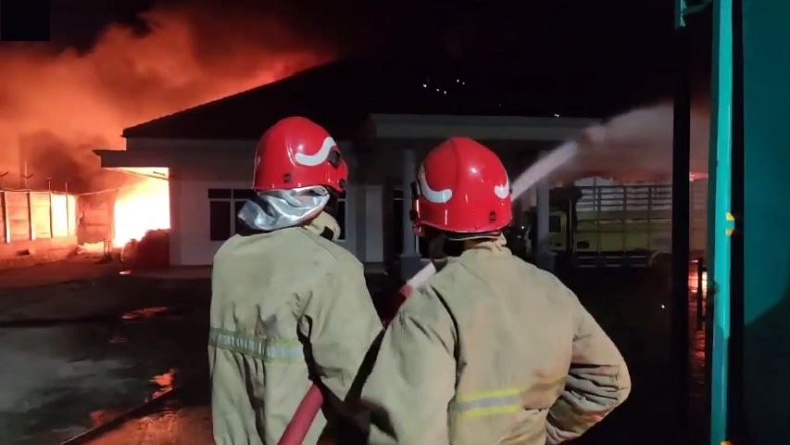 kebakaran Besar di Pondok Aren Hanguskan 2 Sepeda motor
